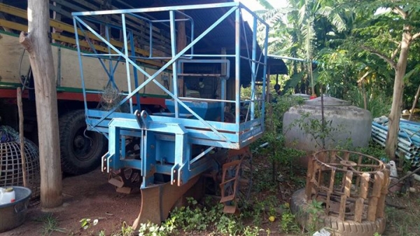 ขายเครื่องปลูกอ้อยศรีกำแพงแสนร่องคู่ สภาพสวยๆพร้อมใช้สุดๆ