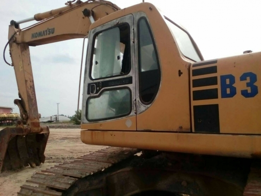 ขายPC300-6 มี2คัน บูมยาวและสั้น เล่มพร้อมภาษีไม่ขาด ไฟฟ้ามี