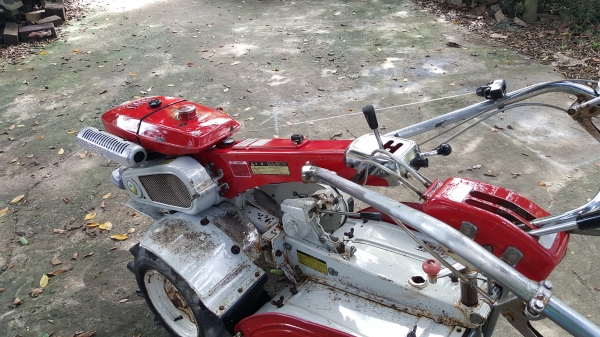 รถพรวนดินเดินตาม เช็คระบบเปลี่ยนถ่ายของเหลวให้หมด รหัสสินค้า E3 - 20 รถพรวนดินเดินตาม เช็คระบบเปลี่ยนถ่ายของเหลวให้หมด รหัสสินค้า E3 - 20