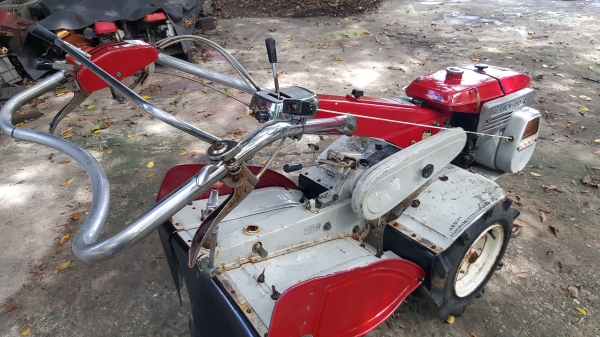 รถพรวนดินเดินตาม เช็คระบบเปลี่ยนถ่ายของเหลวให้หมด รหัสสินค้า E3 - 20 รถพรวนดินเดินตาม เช็คระบบเปลี่ยนถ่ายของเหลวให้หมด รหัสสินค้า E3 - 20