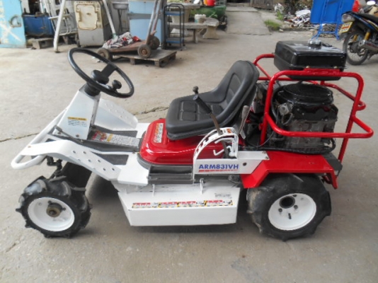 รถตัดหญ้า SATO ARM 831 VH 14 แรง พร้อมใช้งาน รถตัดหญ้า SATO ARM 831 VH 14 แรง พร้อมใช้งาน