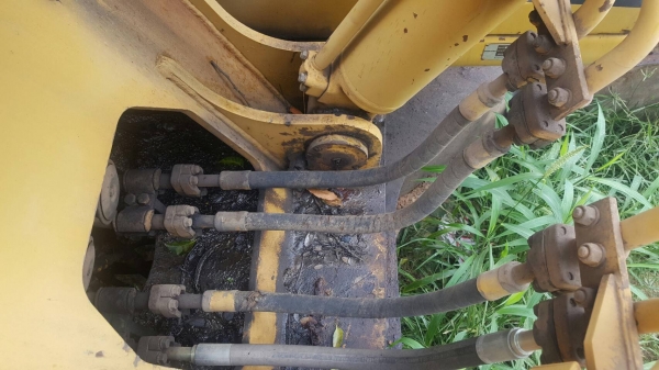 ขาย KOMATSU PC200-6เก่านอก สภาพสวยพร้อมใช้ ติดต่อได้ คุณอ๊อฟ พิจิตร 086-737-9991