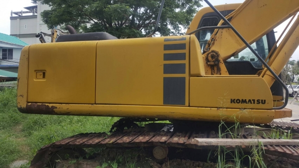 ขาย KOMATSU PC200-6เก่านอก สภาพสวยพร้อมใช้ ติดต่อได้ คุณอ๊อฟ พิจิตร 086-737-9991