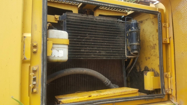 ขาย KOMATSU PC200-6เก่านอก สภาพสวยพร้อมใช้ ติดต่อได้ คุณอ๊อฟ พิจิตร 086-737-9991