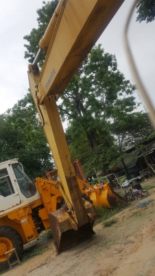 ขาย KOMATSU PC200-6เก่านอก สภาพสวยพร้อมใช้ ติดต่อได้ คุณอ๊อฟ พิจิตร 086-737-9991