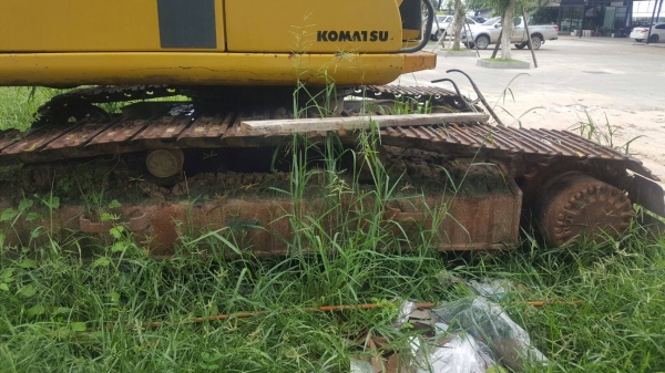 ขาย KOMATSU PC200-6เก่านอก สภาพสวยพร้อมใช้ ติดต่อได้ คุณอ๊อฟ พิจิตร 086-737-9991