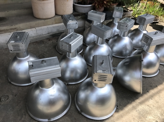 ขายโคมไฟ High Bay L&E ทั้งชุดพร้อมหลอด 250W ของใหม่เก่าเก็บ ไม่เคยใช้งาน มี 13ชุด ราคาชุดละ 1,000 บาท ขายโคมไฟ High Bay L&E ทั้งชุดพร้อมหลอด 250W ของใหม่เก่าเก็บ ไม่เคยใช้งาน มี 13ชุด ราคาชุดละ 1,000 บาท