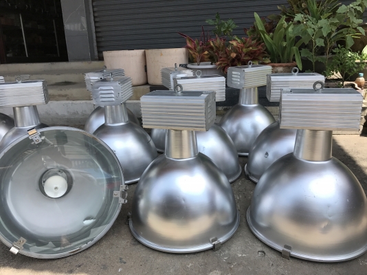 ขายโคมไฟ High Bay L&amp;E ทั้งชุดพร้อมหลอด 250W ของใหม่เก่าเก็บ ไม่เคยใช้งาน มี 13ชุด ราคาชุดละ 1,000 บาท