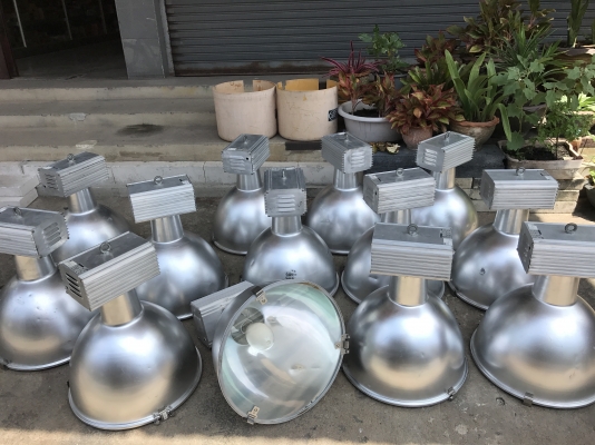ขายโคมไฟ High Bay L&E ทั้งชุดพร้อมหลอด 250W ของใหม่เก่าเก็บ ไม่เคยใช้งาน มี 13ชุด ราคาชุดละ 1,000 บาท ขายโคมไฟ High Bay L&E ทั้งชุดพร้อมหลอด 250W ของใหม่เก่าเก็บ ไม่เคยใช้งาน มี 13ชุด ราคาชุดละ 1,000 บาท