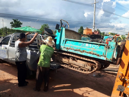 tractor-backhoe จัดส่ง รถบรรทุก ตะขาบ ดั๊มเปอร์ ให้ลูกค้า บางบัวทองครับ ท่านใดสนใจโทร 081 6221299 นะ