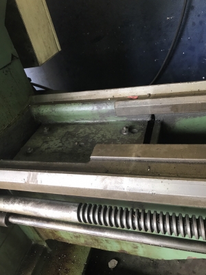 ขายกลึง4เมตร2เพลากลึงเกลียวได้มีฟีดสปีดตรงกระเป๋าพร้อมใช้ครับ