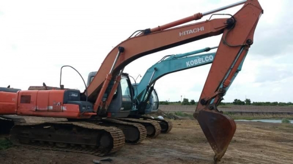 ขาย 995,000  HITACHI ZX200-1 ทำงาน 1x,xxx เครื่องดี ปั้มแรง โช่หนา เอวแน่น ไฟฟ้าครบ เอกสารเล่มทะเบียน รถอยู่ จ.ปทุมธานี  090-772-3710 090-772-3708