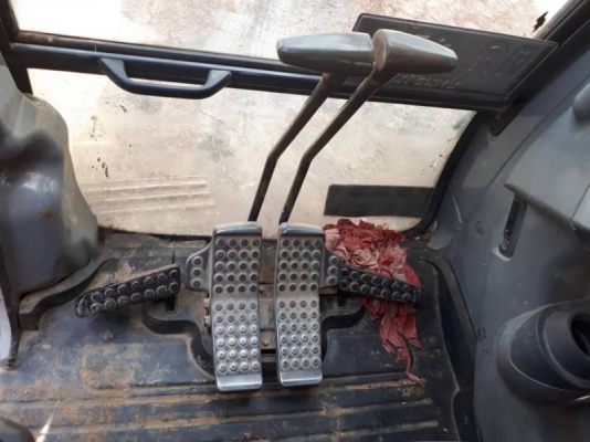 ขาย 995,000 บาท HITACHI ZX200-1 ทำงาน 1x,xxx เครื่องดี ปั้มแรง โช่หนา เอวแน่น ไฟฟ้าครบ เอกสารเล่มทะเบียน  รถอยู่ จ.ปทุมธานี โทร&amp;ไอดีไลน์ 0610710295