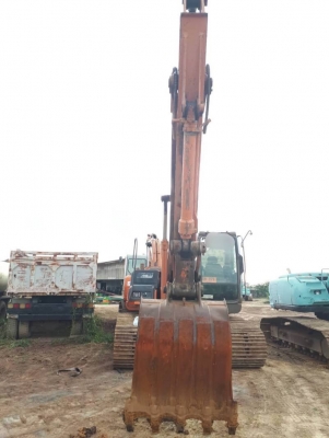 ขาย 995,000 บาท HITACHI ZX200-1 ทำงาน 1x,xxx เครื่องดี ปั้มแรง โช่หนา เอวแน่น ไฟฟ้าครบ เอกสารเล่มทะเบียน  รถอยู่ จ.ปทุมธานี โทร&amp;ไอดีไลน์ 0610710295