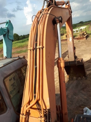 ขาย 995,000 บาท HITACHI ZX200-1 ทำงาน 1x,xxx เครื่องดี ปั้มแรง โช่หนา เอวแน่น ไฟฟ้าครบ เอกสารเล่มทะเบียน  รถอยู่ จ.ปทุมธานี โทร&amp;ไอดีไลน์ 0610710295