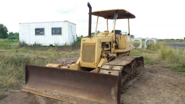 ขาย 195,000 บาท CATTERPILAR D3B เครื่องดี เกียร์ดี  สภาพพร้อมใช้ เอกสารอินวอยท์   รถอยู่ จ.ปทุมธานี โทร&amp;ไอดีไลน์ 0610710295