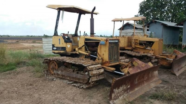 ขาย 155,000 KOMATSU D 20-6 P สไลร์ 6 ทิศทาง เครื่องดี เกียร์แรง สเตอร์ลิ่งดี ช่วงล่างพร้อมใช้งาน เอกสารชื้อขาย  รถอยู่ ปทุมธานี โทร&amp;ไอดีไลน์ 0610710295