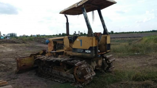 ขาย 155,000 KOMATSU D 20-6 P สไลร์ 6 ทิศทาง เครื่องดี เกียร์แรง สเตอร์ลิ่งดี ช่วงล่างพร้อมใช้งาน เอกสารชื้อขาย  รถอยู่ ปทุมธานี โทร&amp;ไอดีไลน์ 0610710295