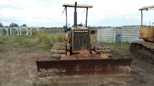 ขาย 155,000 KOMATSU D 20-6 P สไลร์ 6 ทิศทาง เครื่องดี เกียร์แรง สเตอร์ลิ่งดี ช่วงล่างพร้อมใช้งาน เอกสารชื้อขาย  รถอยู่ ปทุมธานี โทร&amp;ไอดีไลน์ 0610710295