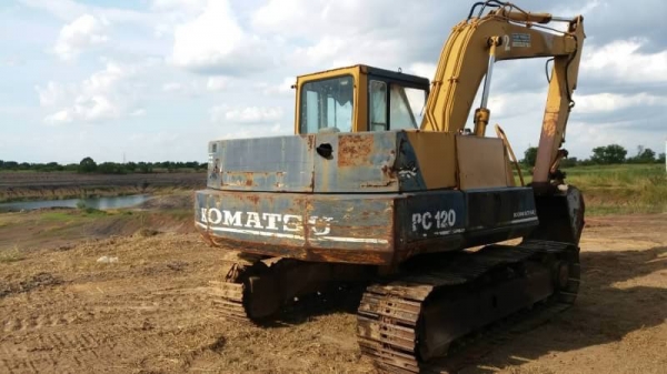 ขาย 365,000 บาท KOMATSU PC120-3 เครื่องดี ปั้มแรง โช่หนา เอวแน่น เอกสารอินวอยท์   รถอยู่ จ.ปทุมธานี โทร&amp;ไอดีไลน์ 0610710295