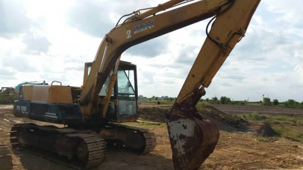 ขาย 365,000 บาท KOMATSU PC120-3 เครื่องดี ปั้มแรง โช่หนา เอวแน่น เอกสารอินวอยท์   รถอยู่ จ.ปทุมธานี โทร&amp;ไอดีไลน์ 0610710295