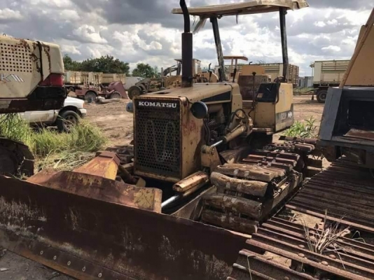 ขายรถแทรกเตอร์ รวม 3 คัน ราคา.470,000 ต่อรองมี.KOMATSU D20P-5 และ D20P-6 และ CAT D3 เอกสารใบแจ้งจำหน่าย สะภาพพร้อมใช้งาน ทั้ง 3 คัน ผานดันปรับ 5 ทิศทาง   สนใจโทร.&amp; ไอร์ดีไลน์ 0610710295 รถอยู่ปทุมธานี