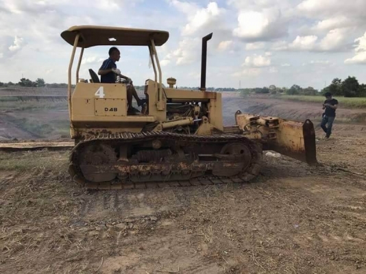 ขายรถแทรกเตอร์ รวม 3 คัน ราคา.470,000 ต่อรองมี.KOMATSU D20P-5 และ D20P-6 และ CAT D3 เอกสารใบแจ้งจำหน่าย สะภาพพร้อมใช้งาน ทั้ง 3 คัน ผานดันปรับ 5 ทิศทาง   สนใจโทร.&amp; ไอร์ดีไลน์ 0610710295 รถอยู่ปทุมธานี