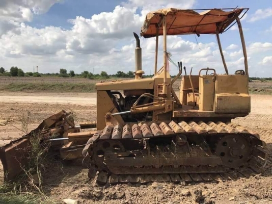 ขายรถแทรกเตอร์ รวม 3 คัน ราคา.470,000 ต่อรองมี.KOMATSU D20P-5 และ D20P-6 และ CAT D3 เอกสารใบแจ้งจำหน่าย สะภาพพร้อมใช้งาน ทั้ง 3 คัน ผานดันปรับ 5 ทิศทาง   สนใจโทร.&amp; ไอร์ดีไลน์ 0610710295 รถอยู่ปทุมธานี