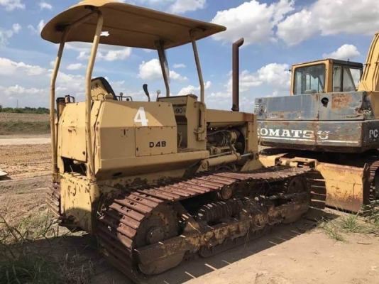 ขายรถแทรกเตอร์ รวม 3 คัน ราคา.470,000 ต่อรองมี.KOMATSU D20P-5 และ D20P-6 และ CAT D3 เอกสารใบแจ้งจำหน่าย สะภาพพร้อมใช้งาน ทั้ง 3 คัน ผานดันปรับ 5 ทิศทาง   สนใจโทร.&amp; ไอร์ดีไลน์ 0610710295 รถอยู่ปทุมธานี