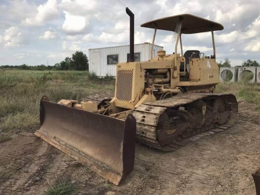 ขายรถแทรกเตอร์ รวม 3 คัน ราคา.470,000 ต่อรองมี.KOMATSU D20P-5 และ D20P-6 และ CAT D3 เอกสารใบแจ้งจำหน่าย สะภาพพร้อมใช้งาน ทั้ง 3 คัน ผานดันปรับ 5 ทิศทาง   สนใจโทร.&amp; ไอร์ดีไลน์ 0610710295 รถอยู่ปทุมธานี