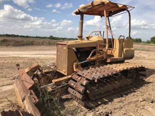 ขายรถแทรกเตอร์ รวม 3 คัน ราคา.470,000 ต่อรองมี.KOMATSU D20P-5 และ D20P-6 และ CAT D3 เอกสารใบแจ้งจำหน่าย สะภาพพร้อมใช้งาน ทั้ง 3 คัน ผานดันปรับ 5 ทิศทาง   สนใจโทร.&amp; ไอร์ดีไลน์ 0610710295 รถอยู่ปทุมธานี