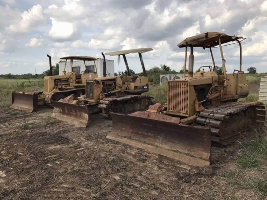 ขายรถแทรกเตอร์ รวม 3 คัน ราคา.470,000 ต่อรองมี.KOMATSU D20P-5 และ D20P-6 และ CAT D3 เอกสารใบแจ้งจำหน่าย สะภาพพร้อมใช้งาน ทั้ง 3 คัน ผานดันปรับ 5 ทิศทาง   สนใจโทร.&amp; ไอร์ดีไลน์ 0610710295 รถอยู่ปทุมธานี