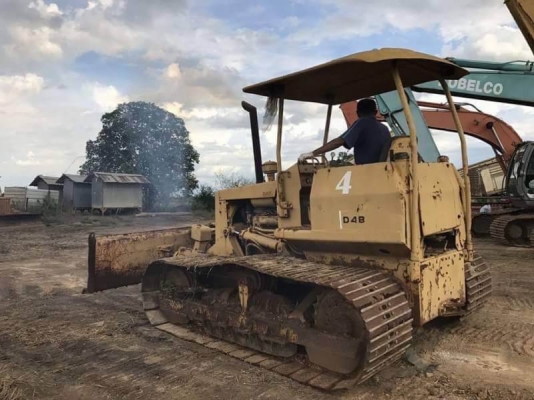 ขายรถแทรกเตอร์ รวม 3 คัน ราคา.470,000 ต่อรองมี.KOMATSU D20P-5 และ D20P-6 และ CAT D3 เอกสารใบแจ้งจำหน่าย สะภาพพร้อมใช้งาน ทั้ง 3 คัน ผานดันปรับ 5 ทิศทาง   สนใจโทร.&amp; ไอร์ดีไลน์ 0610710295 รถอยู่ปทุมธานี