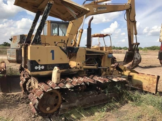 ขายรถแทรกเตอร์ รวม 3 คัน ราคา.470,000 ต่อรองมี.KOMATSU D20P-5 และ D20P-6 และ CAT D3 เอกสารใบแจ้งจำหน่าย สะภาพพร้อมใช้งาน ทั้ง 3 คัน ผานดันปรับ 5 ทิศทาง   สนใจโทร.&amp; ไอร์ดีไลน์ 0610710295 รถอยู่ปทุมธานี