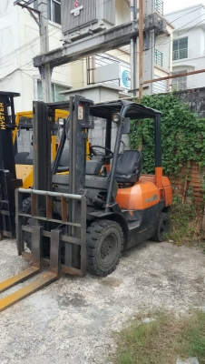 +++ ขายโฟล์คลิฟท์  TOYOTA 7FD25  ขนาด  2.5  ตัน  เครื่องยนต์ดีเซล  เสา 3  เมตร  เกียร์ธรรมดา  ยางตันครับ