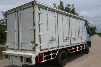 กรุณากรอกรายละเอียด..ขายHino Fc4j เครื่อง 145 แรง ตู้ 10 บาน ยาว5.5 ม. เครื่องดี ยางดี ครัทชีสวย ขาย