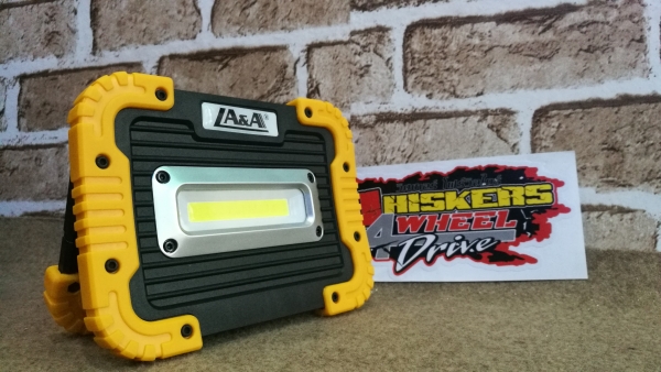 ไฟฉาย LED ส่องสว่าง เพาเวอร์แบงค์ในตัว ชาร์จมือถือ ไฟฉาย LED ส่องสว่าง เพาเวอร์แบงค์ในตัว ชาร์จมือถือ