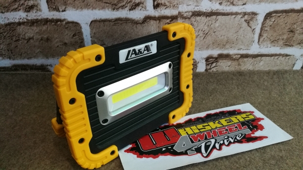 ไฟฉาย LED ส่องสว่าง เพาเวอร์แบงค์ในตัว ชาร์จมือถือ