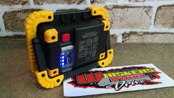 ไฟฉาย LED ส่องสว่าง เพาเวอร์แบงค์ในตัว ชาร์จมือถือ ไฟฉาย LED ส่องสว่าง เพาเวอร์แบงค์ในตัว ชาร์จมือถือ