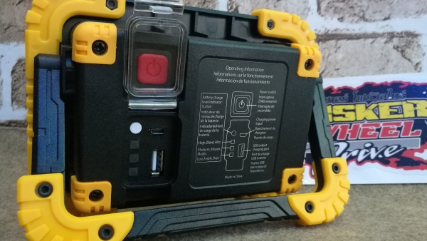 ไฟฉาย LED ส่องสว่าง เพาเวอร์แบงค์ในตัว ชาร์จมือถือ ไฟฉาย LED ส่องสว่าง เพาเวอร์แบงค์ในตัว ชาร์จมือถือ