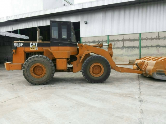 รถตัก CAT 950F
