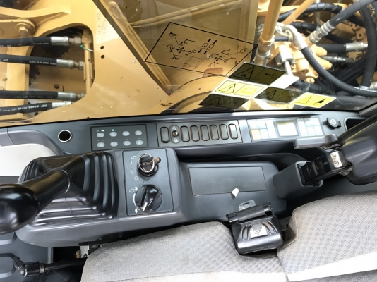 ขาย CAT320D 5000 ชั่วโมง รถสวยเดิม พร้อมใช้งาน ชมรถได้ทุกวัน สนใจติดต่อ 081-4283210 ไอดีไลน์ KOBELCO14