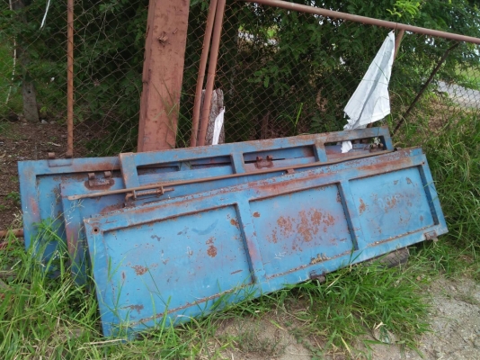 ขายคอกรถ4 ล้อมี2ชุดโลละ25 บาท 089-5498253 ชิ้นหนึงหนักประมาน50โล