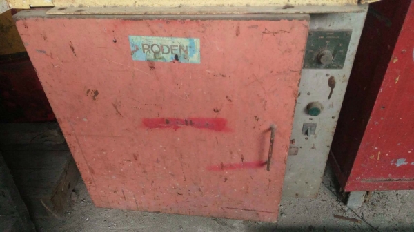 ตู้เชื่อมกับตู้อบลวดเชื่อมขายเหมาแยกได้ครับ