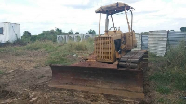 ขายด่วนแทรกเตอร์ตีนตะขาบ