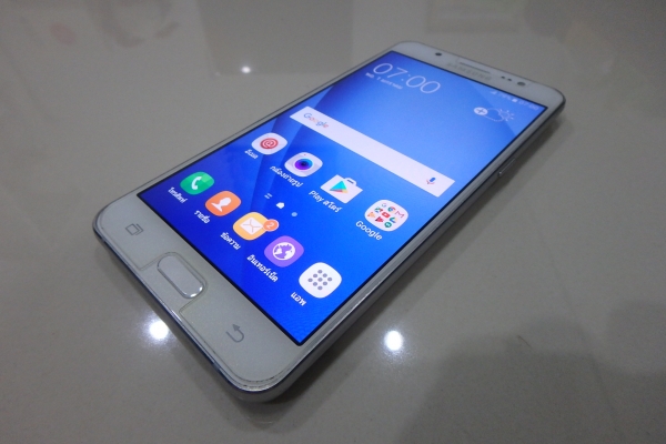 Samsung Galaxy J5 (2016) SM-J510FN สีขาว สภาพใหม่ ติดฟีล์ม ประกันศูนย์ถึง พย.60 มีที่ชาร์ท หูฟัง ส่ง