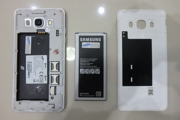 Samsung Galaxy J5 (2016) SM-J510FN สีขาว สภาพใหม่ ติดฟีล์ม ประกันศูนย์ถึง พย.60 มีที่ชาร์ท หูฟัง ส่ง