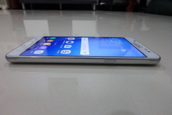 Samsung Galaxy J5 (2016) SM-J510FN สีขาว สภาพใหม่ ติดฟีล์ม ประกันศูนย์ถึง พย.60 มีที่ชาร์ท หูฟัง ส่ง