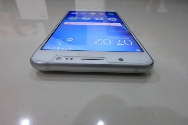 Samsung Galaxy J5 (2016) SM-J510FN สีขาว สภาพใหม่ ติดฟีล์ม ประกันศูนย์ถึง พย.60 มีที่ชาร์ท หูฟัง ส่ง