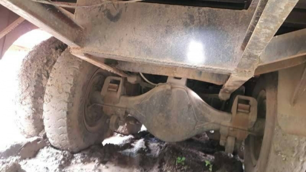 ขาย 335,000 HINO KT920 เพลาเดียว เครื่อง EH700-168 แรง (หางขึ้น 200 ได้) หัวบาง ยางดี คัสชีสวย เอกสารเล่มทะเบียน รถอยู่ จ.ศรีสะเกษ 090-772-3710 090-772-3708